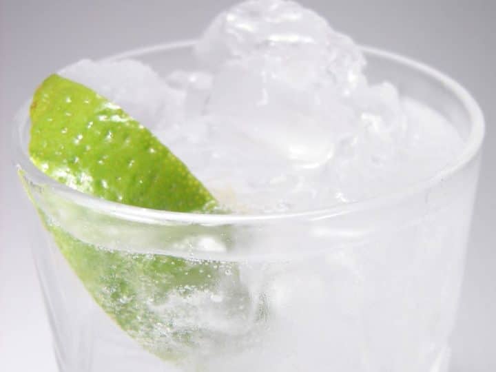 A recipe for the classic gin and tonic cocktail.