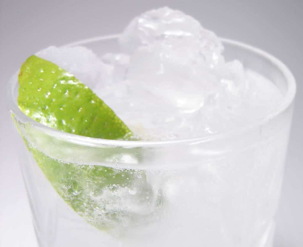 A recipe for the classic gin and tonic cocktail.
