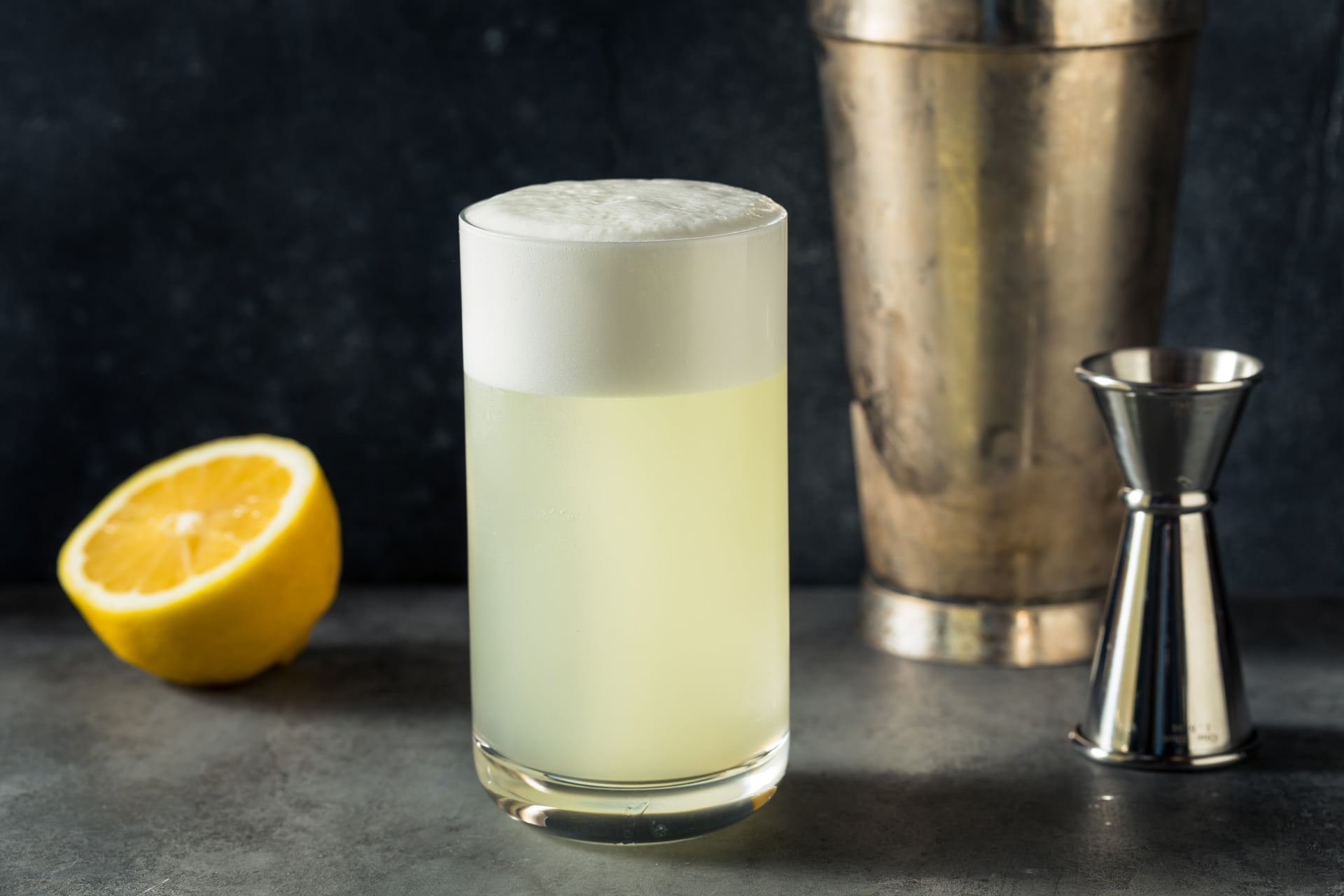 Silver Fizz with Gin and Lemon - Art of Drink