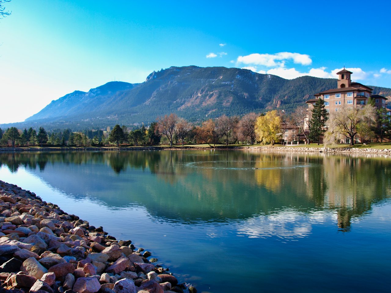 Broadmoor Resort Colorado: Lake